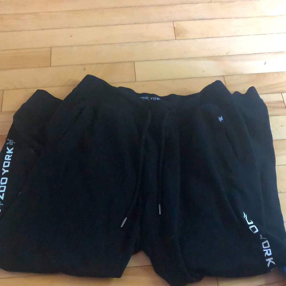 Im selling two joggings, two jeans and one skirt :)
